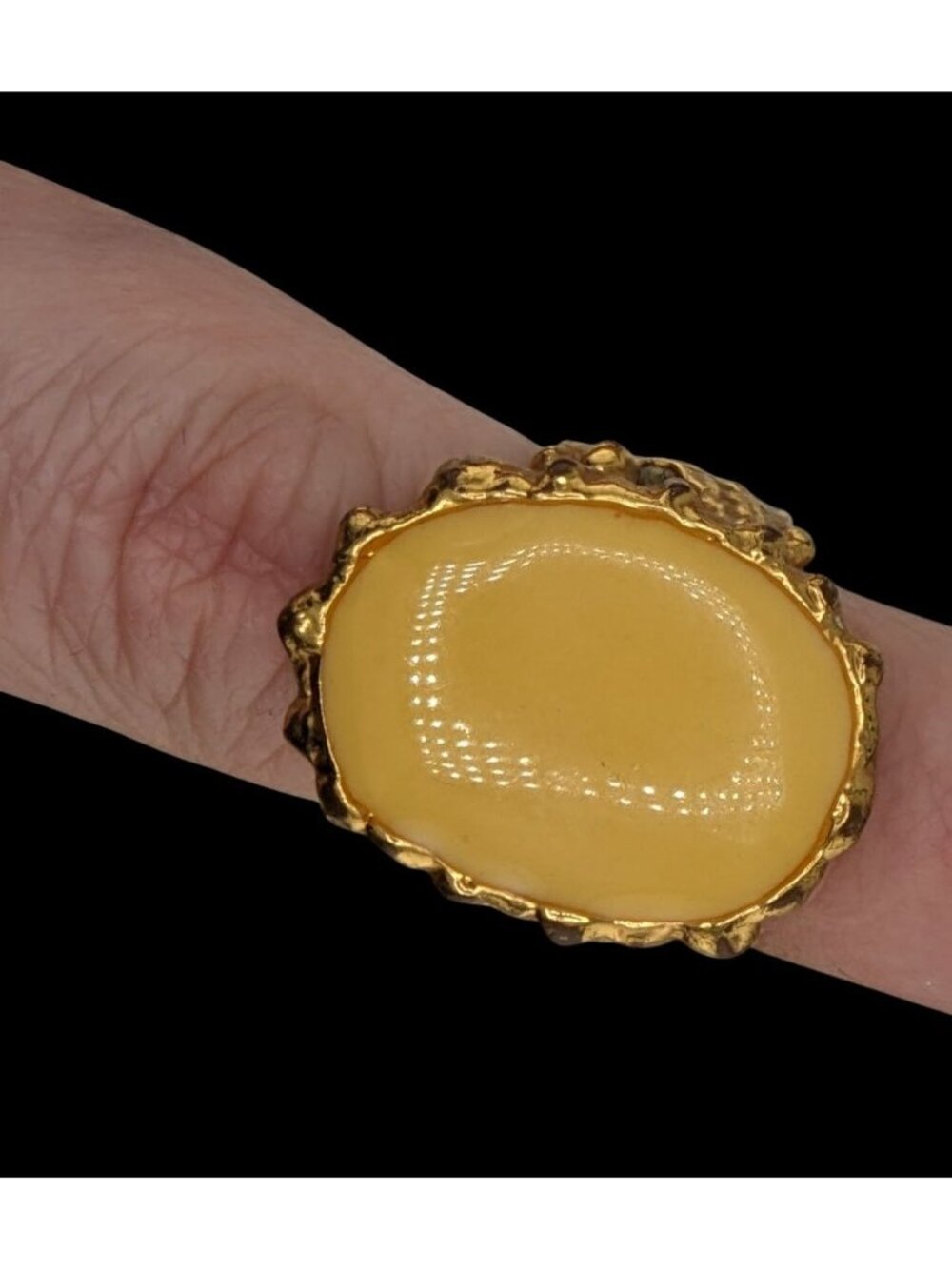 Vintage Erica Anenberg Yellow Enamel Statement Ring Size 6 With Textured Gold-To